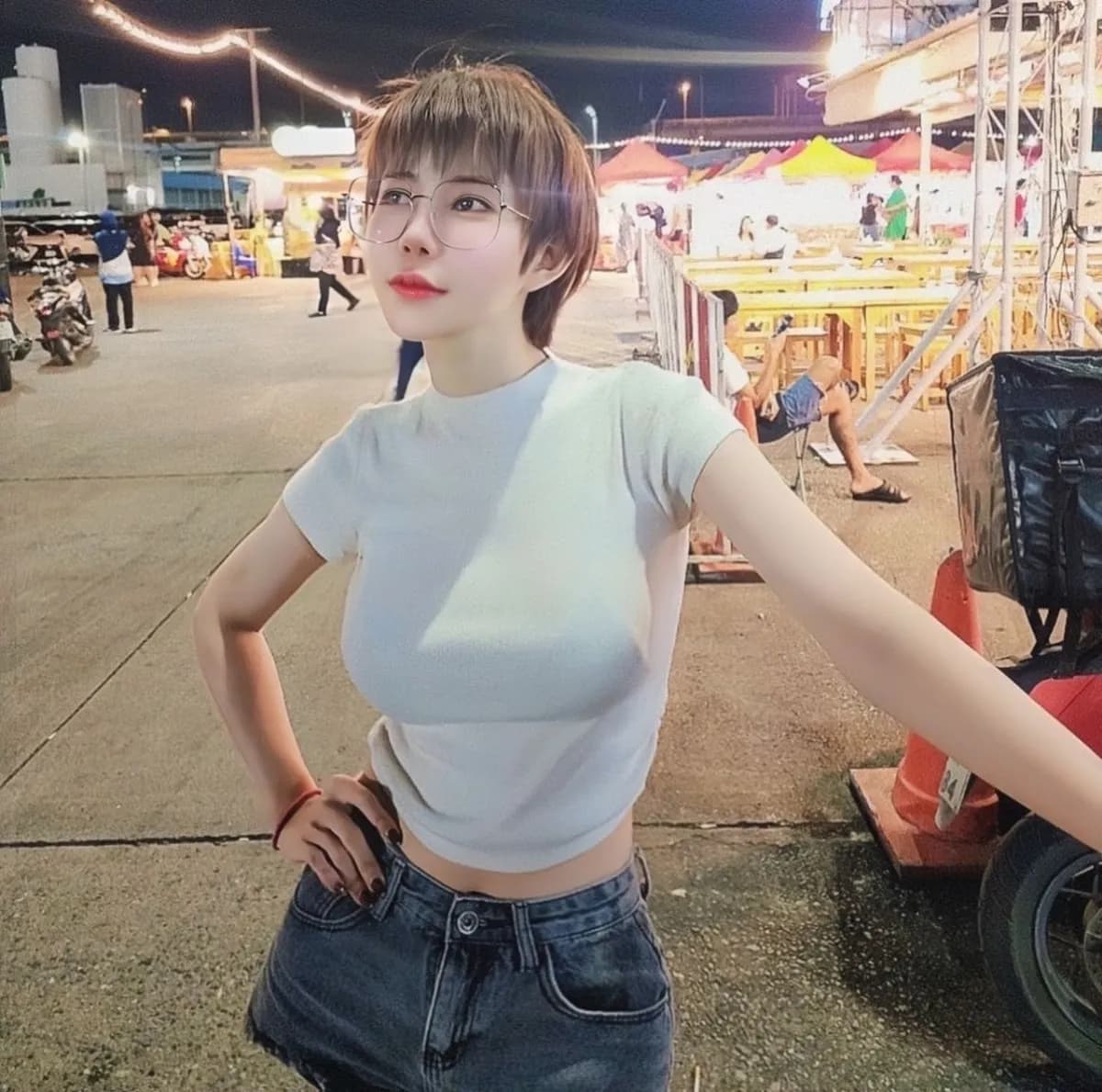 โปรไฟล์ของ ฮาชิ บริการฟิวแฟน