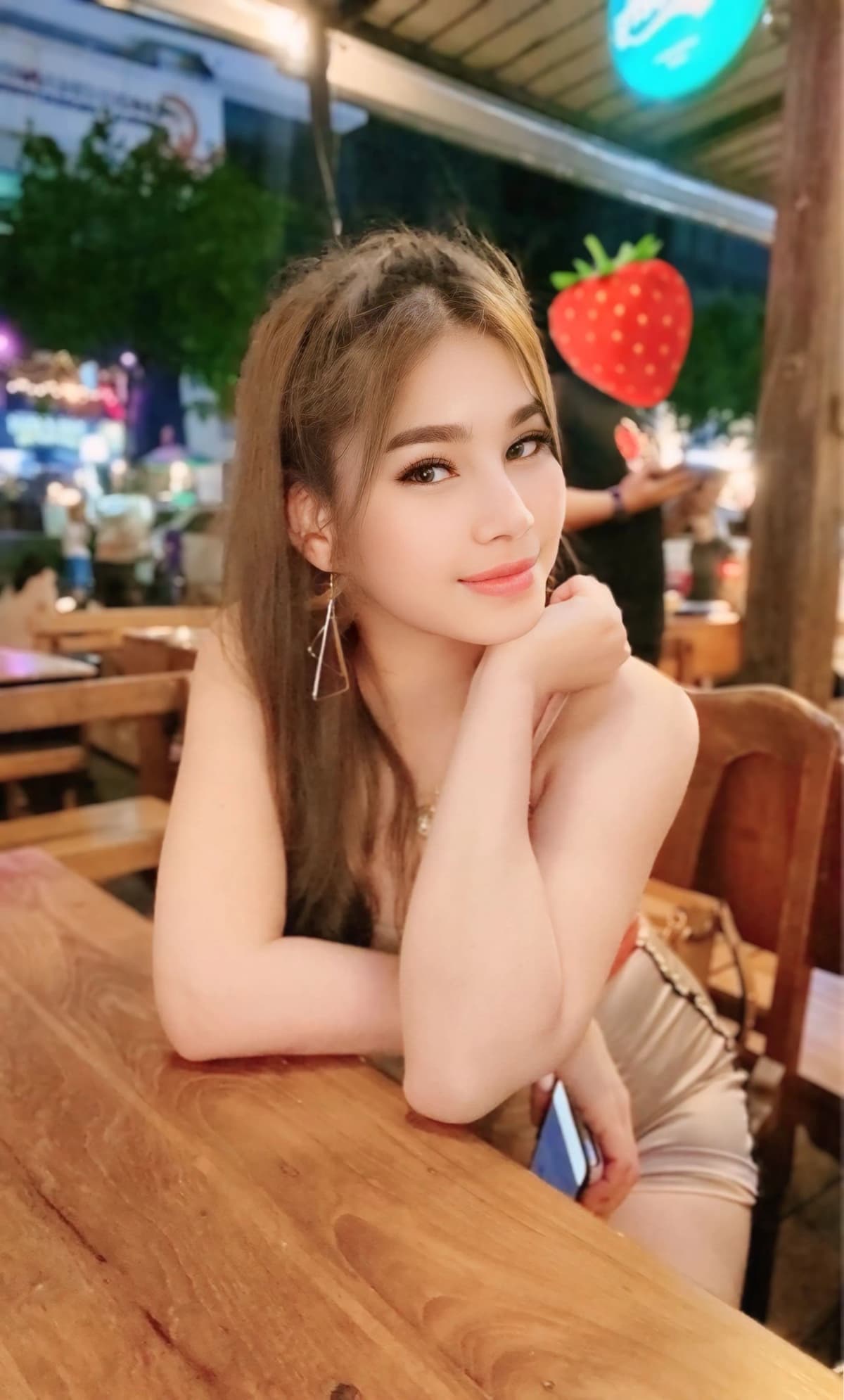 โปรไฟล์ของ แอลลี่ บริการฟิวแฟน